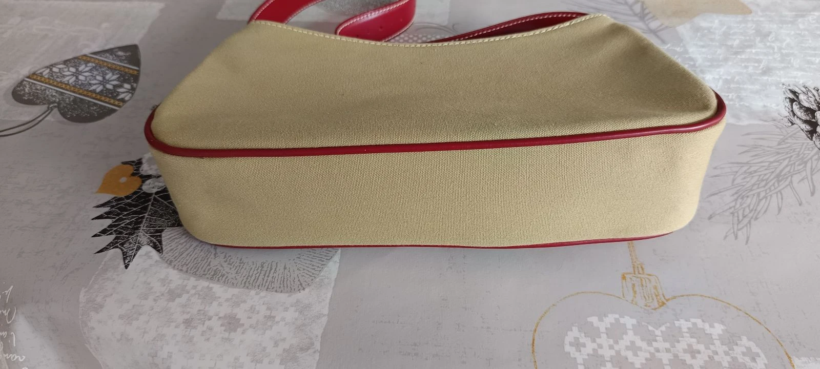 LANCEL-tas met kleine fout let goed naar de advertentie blijft in zeer goede staat prijs te onderhandelen – photo 5